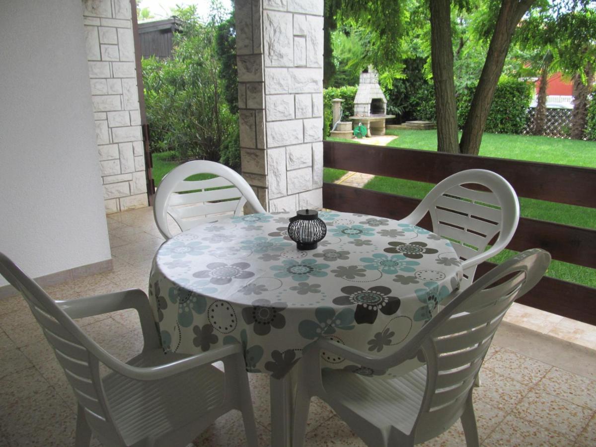 Apartments Zvezdica*** With Garden Zambratija  Exterior photo