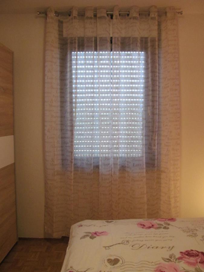 Apartments Zvezdica*** With Garden Zambratija  Exterior photo